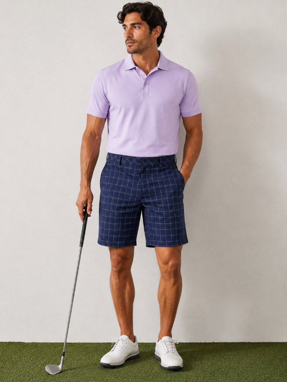 IZOD Golf Men's Blue Plaid Shorts - Size 33
